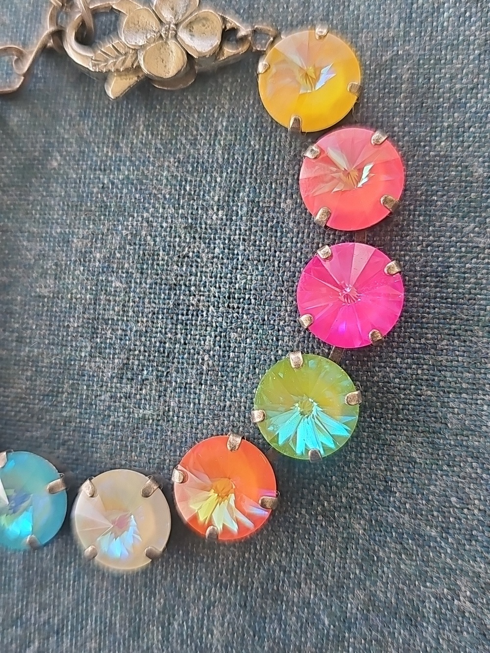 Sabika-Inspired Crystal Bracelet - Picture 3 of 8
